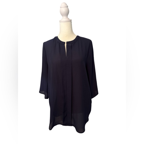 Cute blouse - Picture 1 of 4